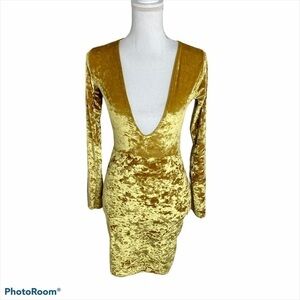 Pretty Little Thing Plunge Neckline Dress NWT 10 Velvet Yellow Gold Long Sleeve
